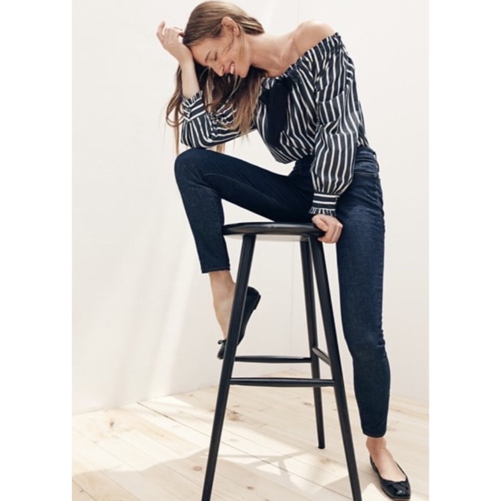 • J CREW MID-RISE TOOTHPICK SKINNY JEANS •